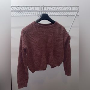 Women’s cropped sweater.